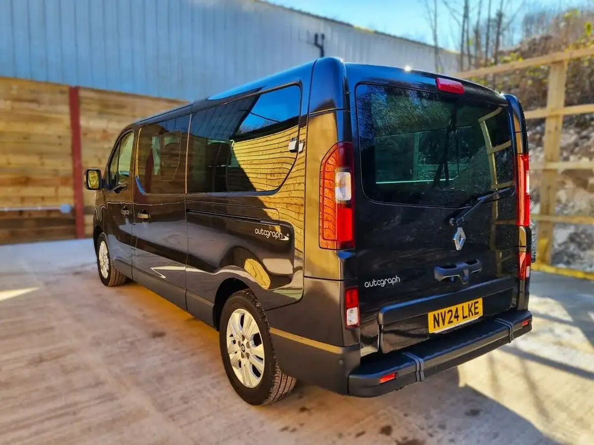 2024-renault-trafic-passenger-20-blue-dci-ll30-170-extra-big-12