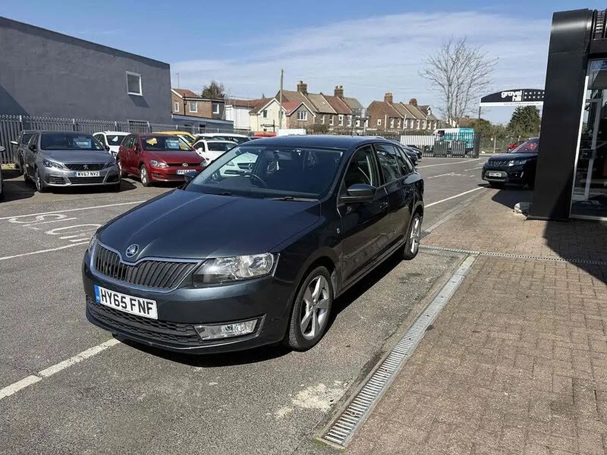 2015-skoda-rapid-spaceback-16tdi-se-tech-105ps-1598cc-big-2