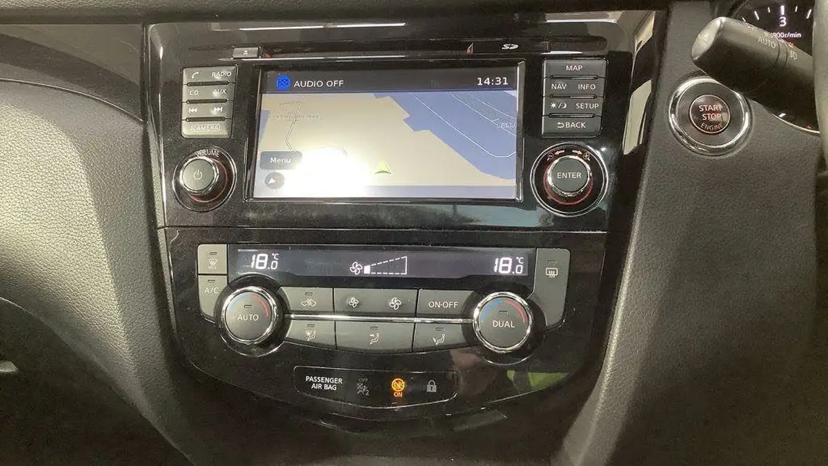 2017-nissan-qashqai-15dci-n-vision-18in-big-12