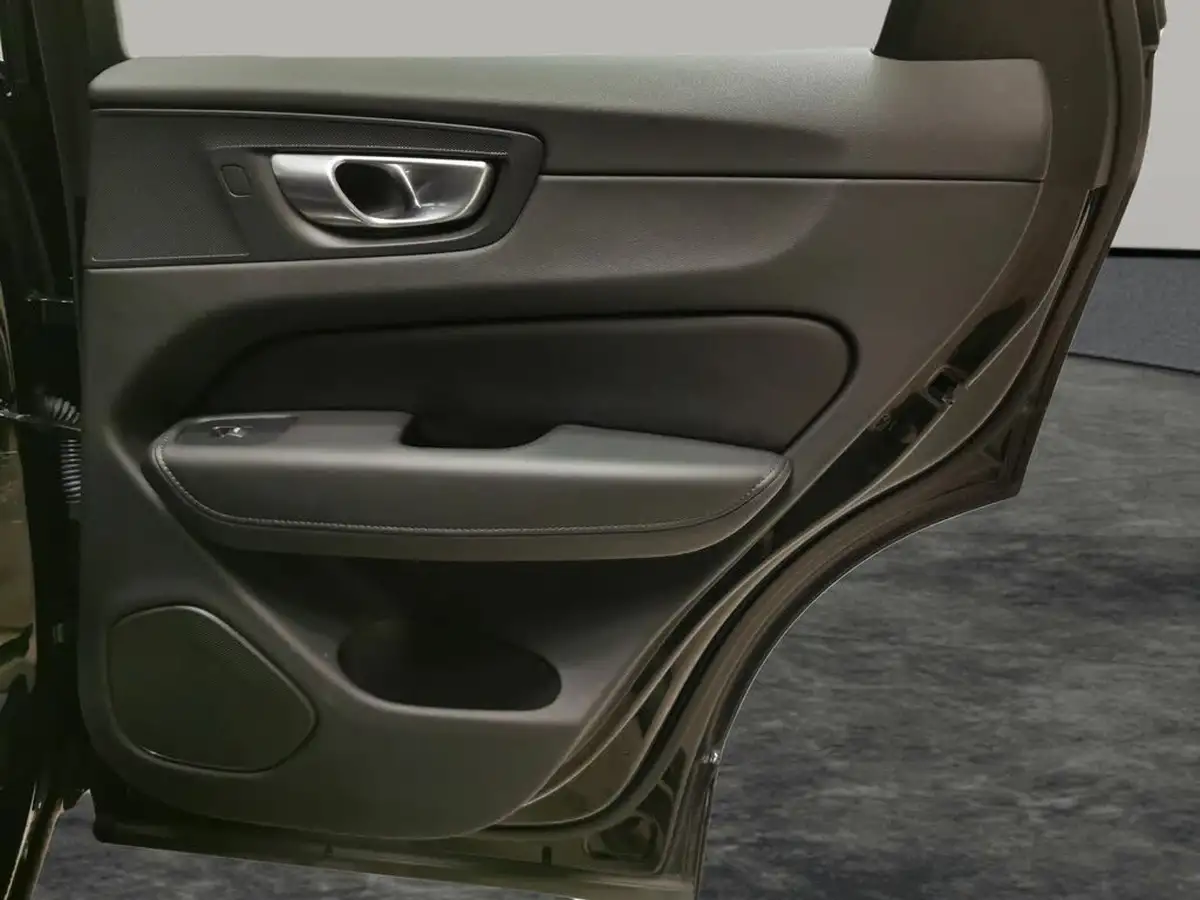 2023-volvo-xc60-20-b5-plus-big-27