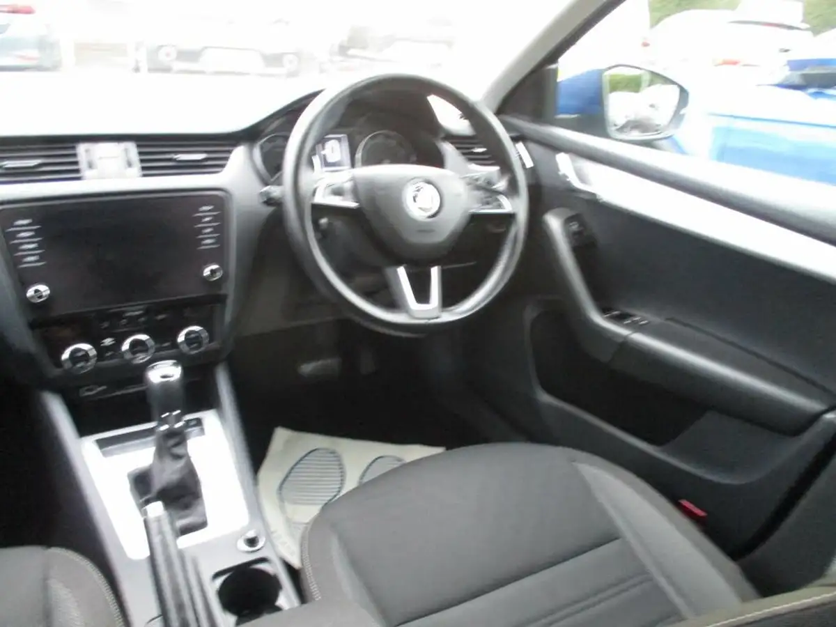 2019-skoda-octavia-15-tsi-se-estate-dsg-big-2