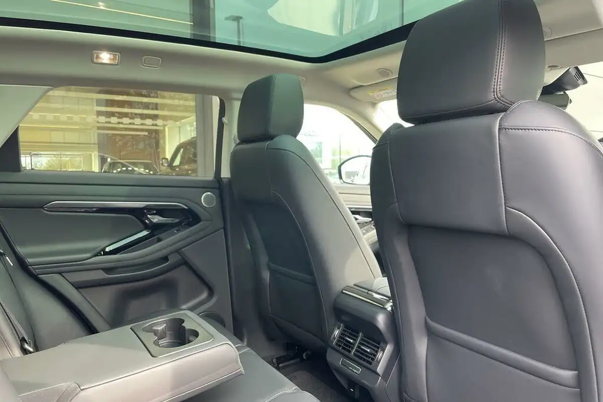 2023-land-rover-range-rover-evoque-15-p300e-r-dynamic-hse-big-26