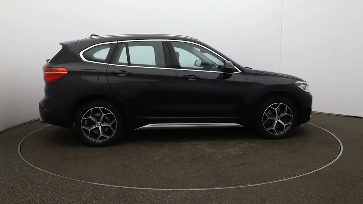 2019-bmw-x1-20-sdrive-20i-xline-sdrive20i-big-8