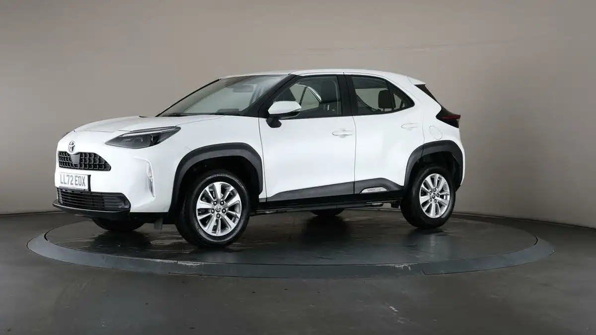 2023-toyota-yaris-cross-15-vvt-i-icon-big-31