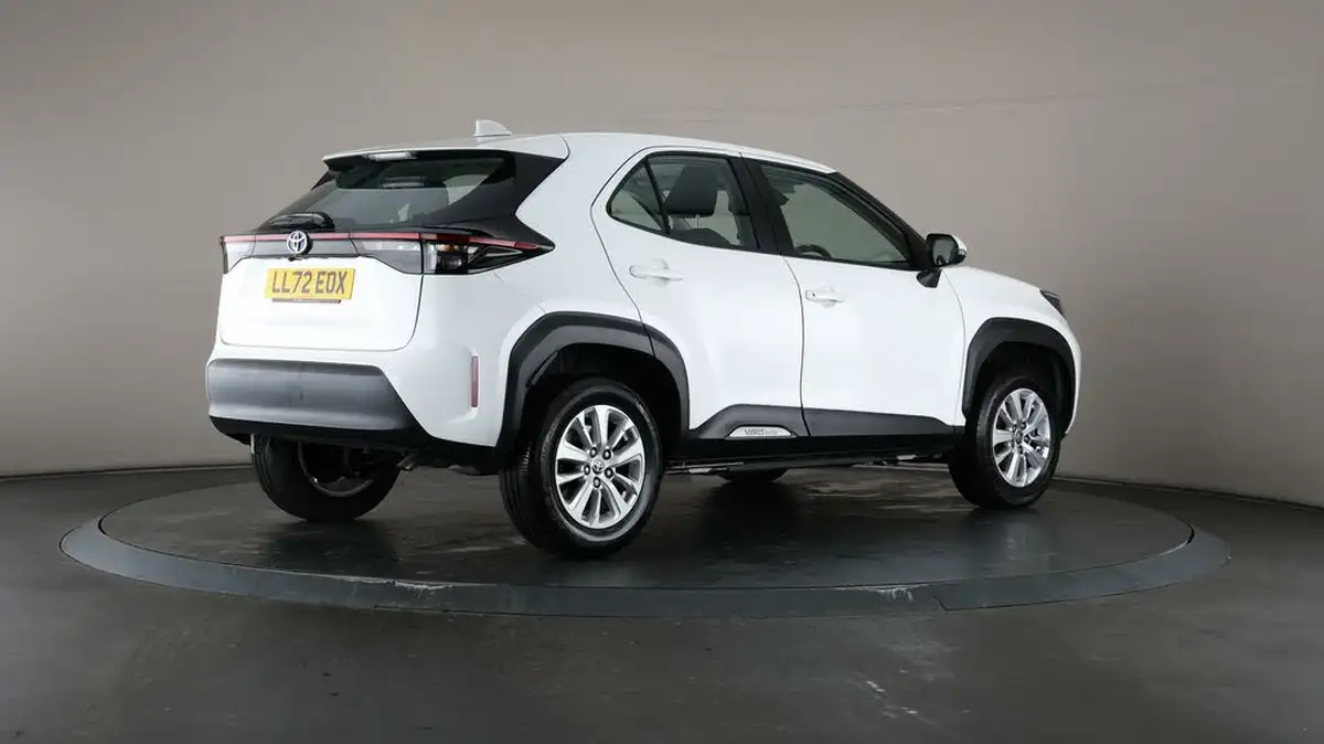 2023-toyota-yaris-cross-15-vvt-i-icon-big-55