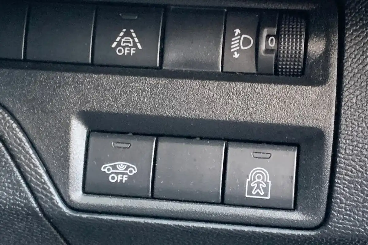 2021-peugeot-3008-suv-12-puretech-allure-premium-eat8-big-16
