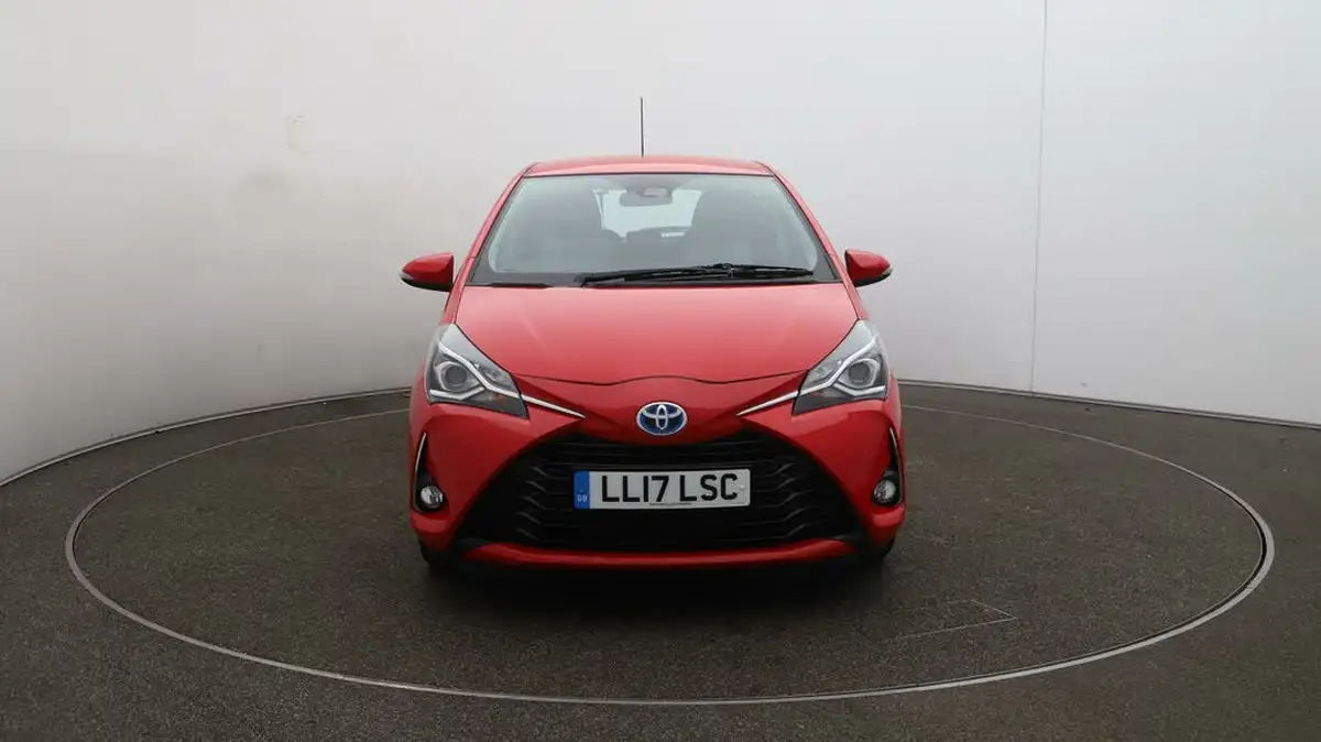2017-toyota-yaris-15-vvt-i-icon-98bhp-hybrid-e-cvt-big-2