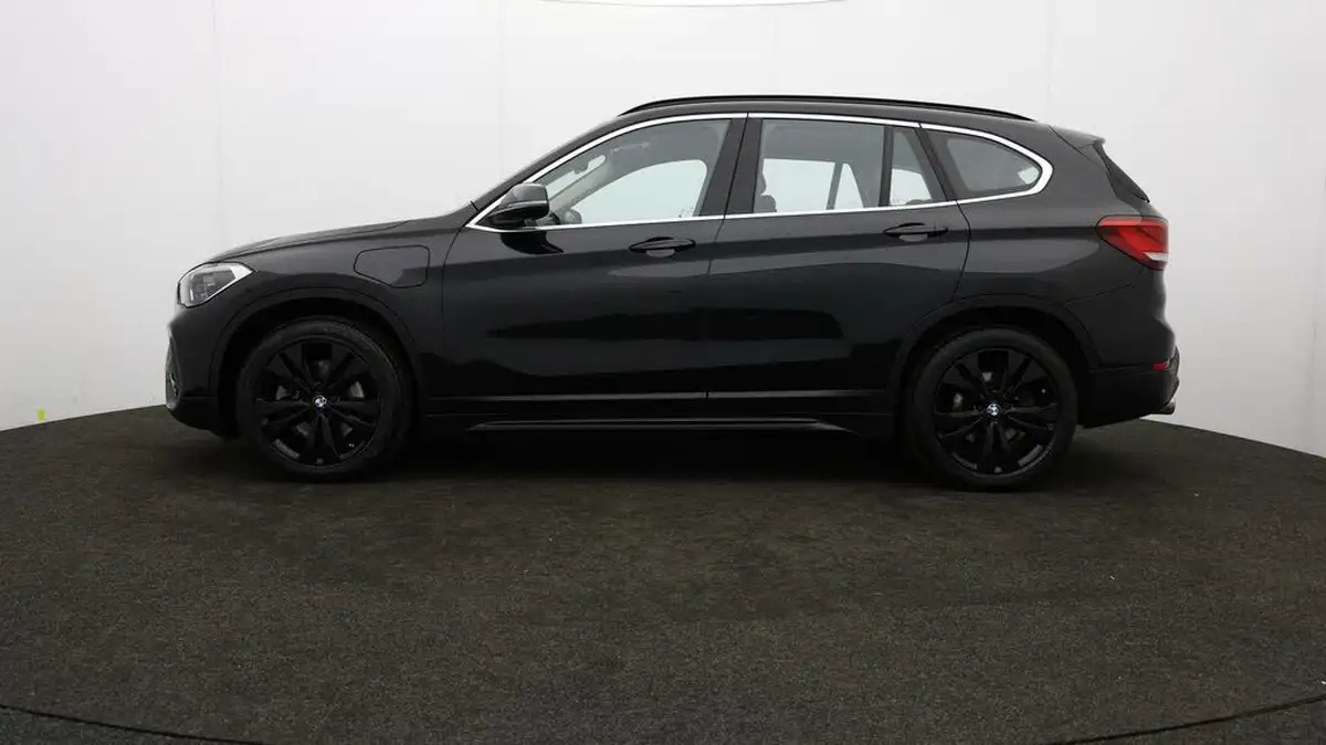2021-bmw-x1-15-xdrive-25e-phev-sport-big-3