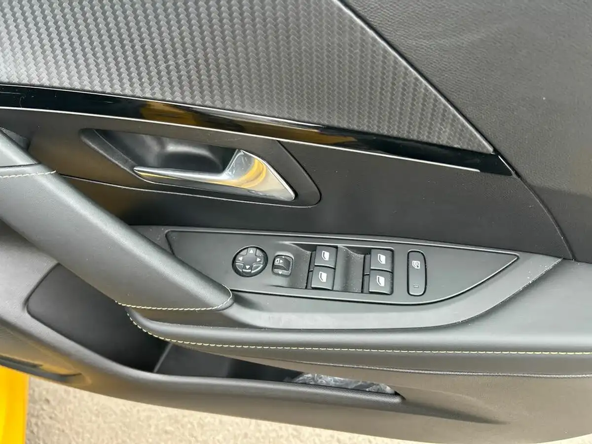 2022-peugeot-208-12-puretech-gt-premium-100bhp-big-17