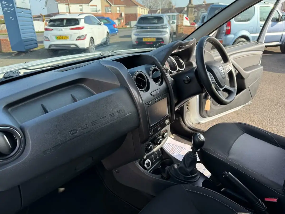 2018-dacia-duster-12-tce-nav-4x4-big-39