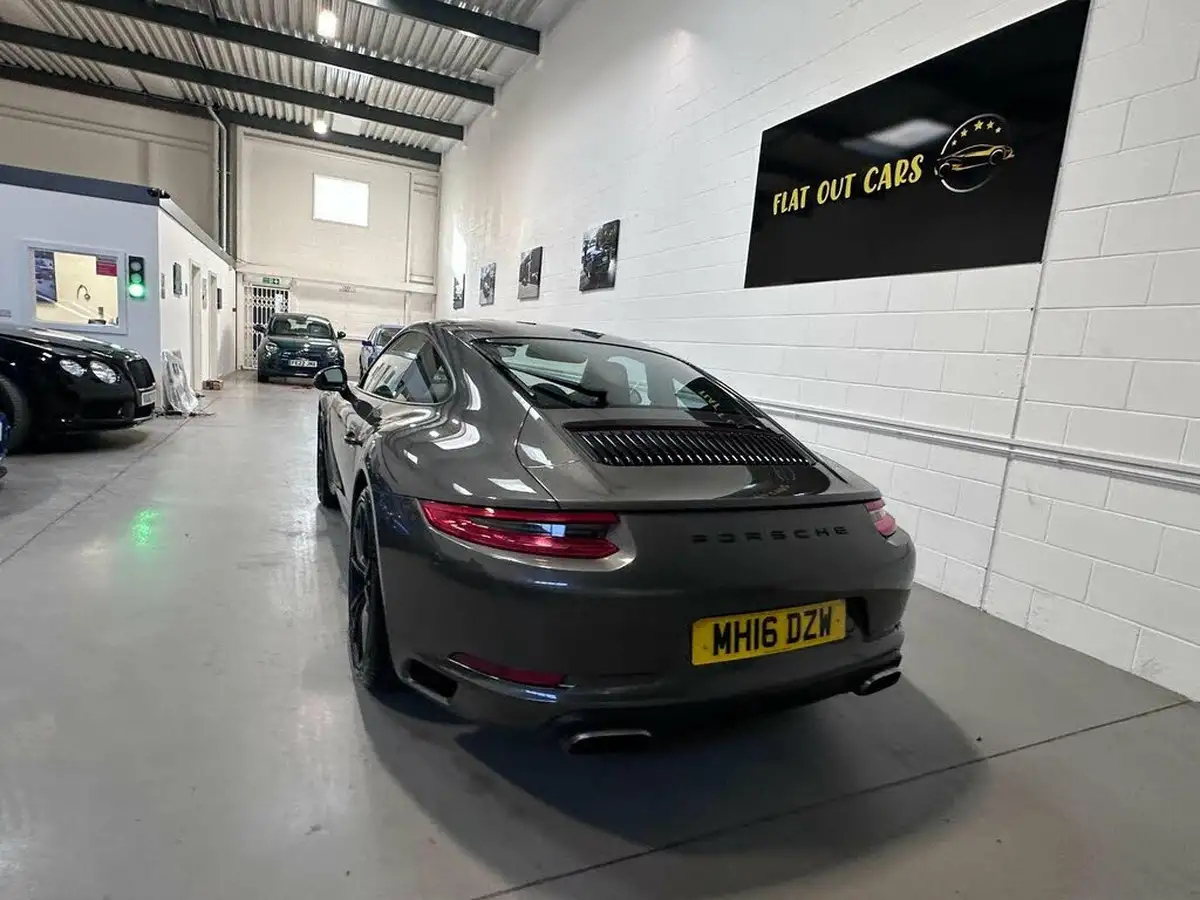 2016-porsche-911-30-carrera-coupe-pdk-big-24