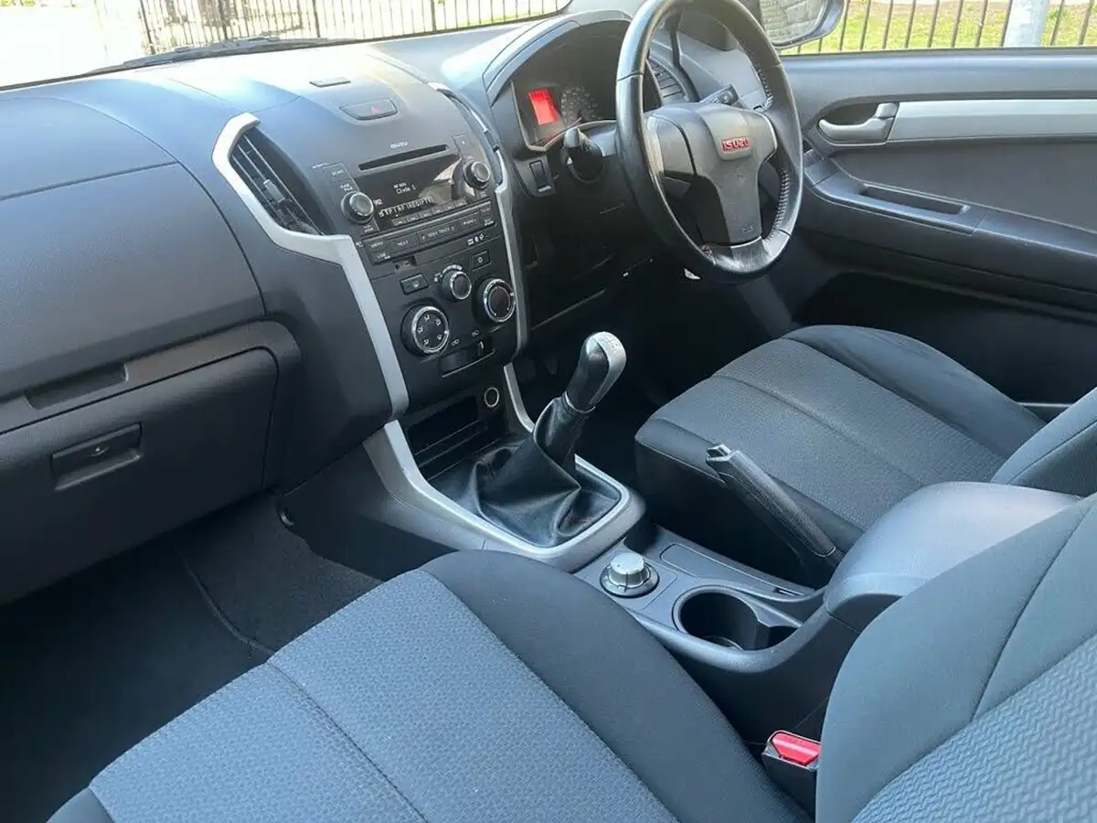 2015-isuzu-d-max-25td-fury-big-11