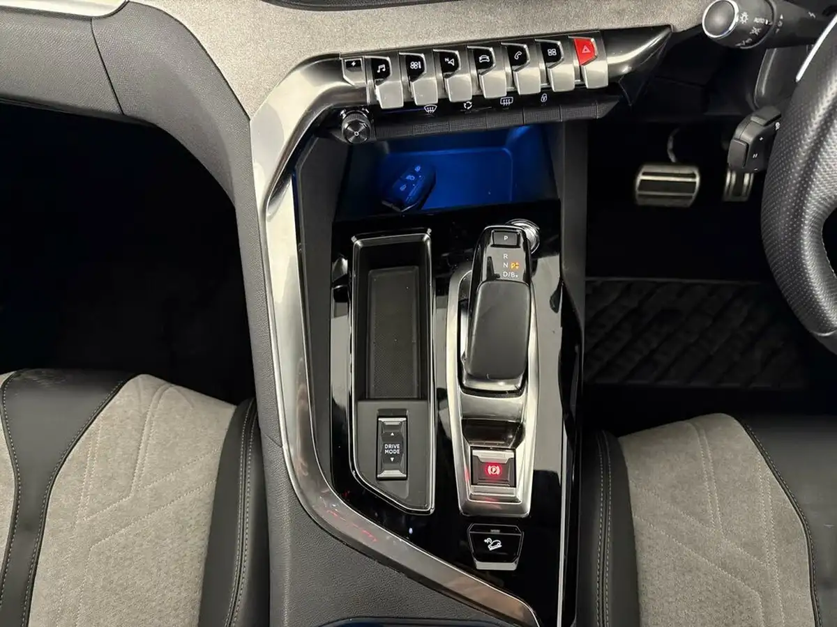 2021-peugeot-3008-suv-16-puretech-gt-premium-300bhp-4wd-hybrid4-e-eat8-big-12