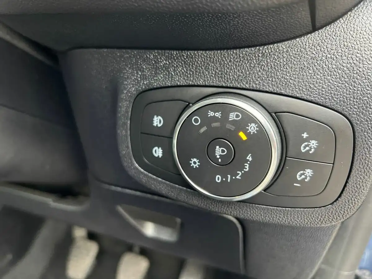 2023-ford-fiesta-big-22