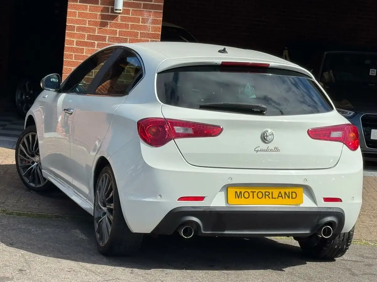 2014-alfa-romeo-giulietta-20td-sportiva-nav-big-2