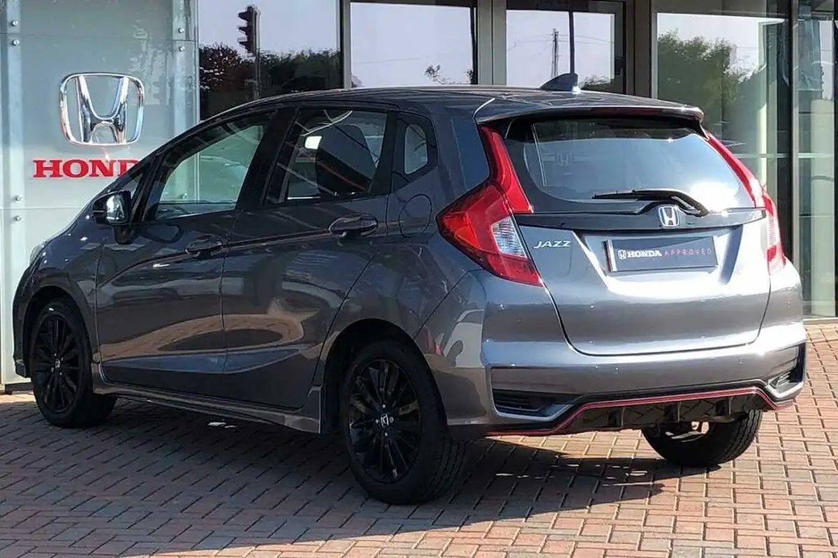 2018-honda-jazz-15-i-vtec-sport-navi-big-2