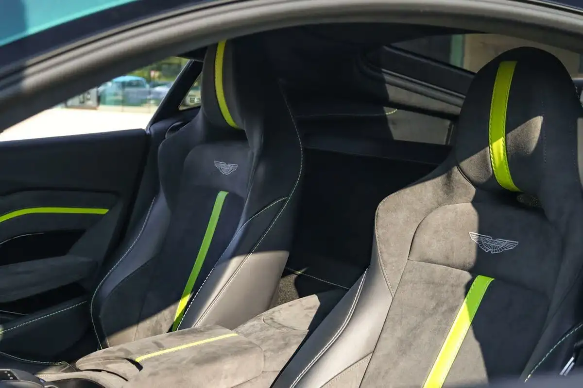 2022-aston-martin-vantage-big-32