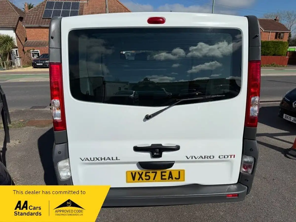 2007-vauxhall-vivaro-20td-2900-swb-20cdti-115ps-euro-iv-panel-van-big-3
