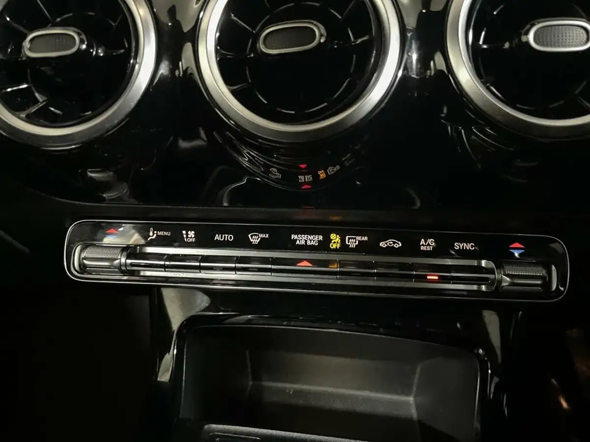 2020-mercedes-benz-a-class-13-a200-sport-saloon-4d-big-25