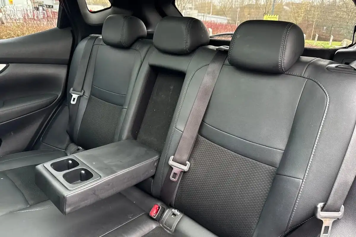 2017-nissan-qashqai-15dci-tekna-big-18