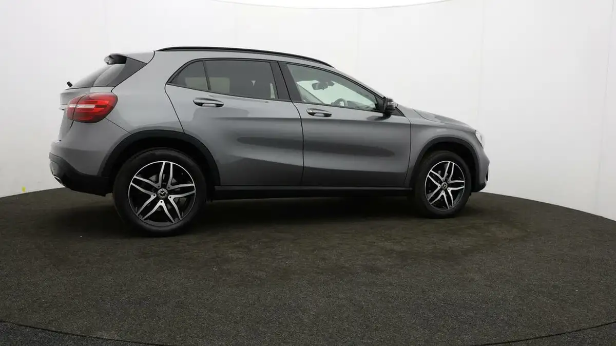 2019-mercedes-benz-gla-class-16-gla-180-urban-edition-ss-big-29