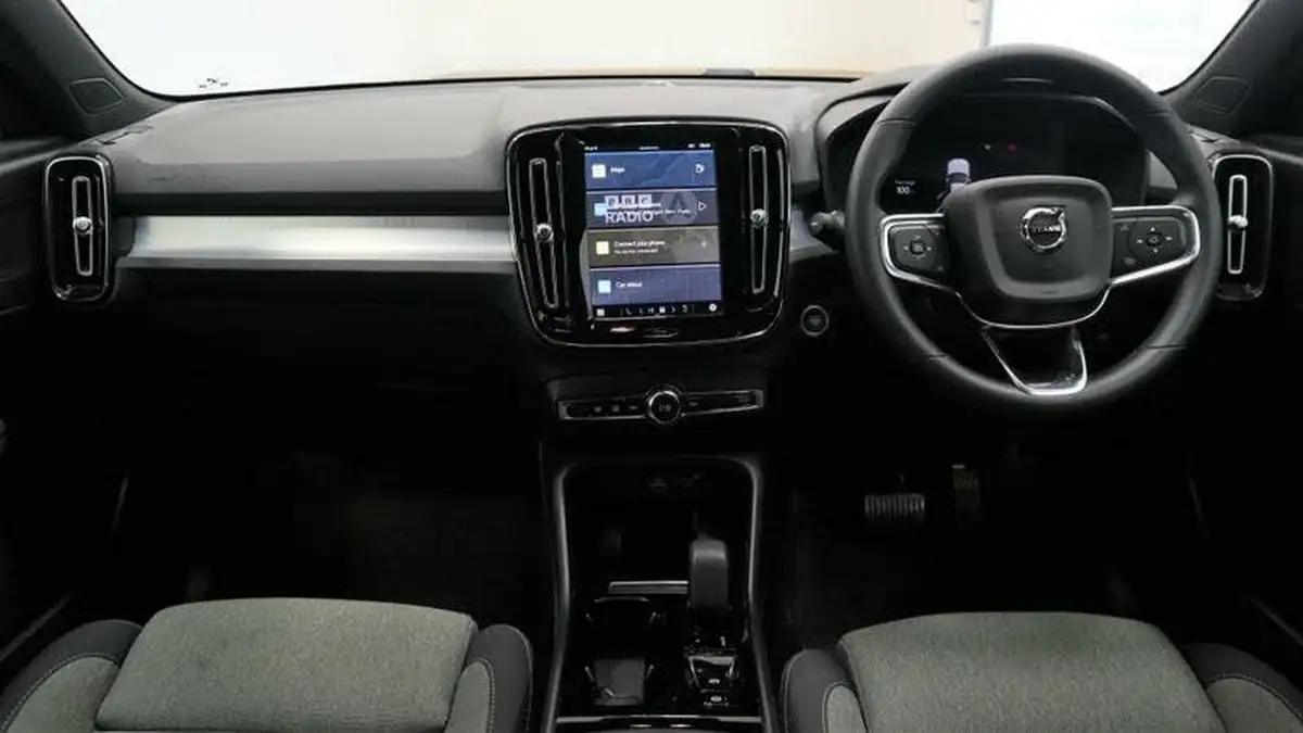 2024-volvo-xc40-20-b3-plus-big-12