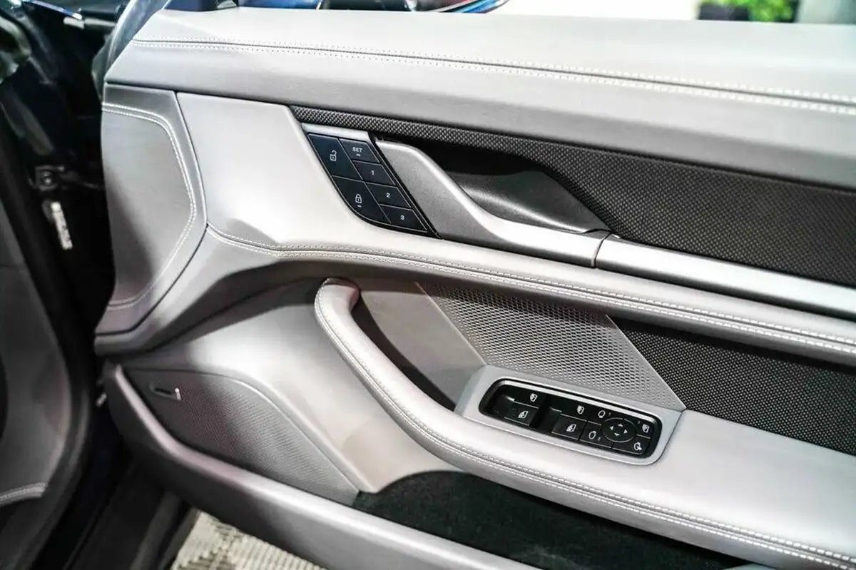 2023-porsche-taycan-e-turbo-s-cross-turismo-big-35