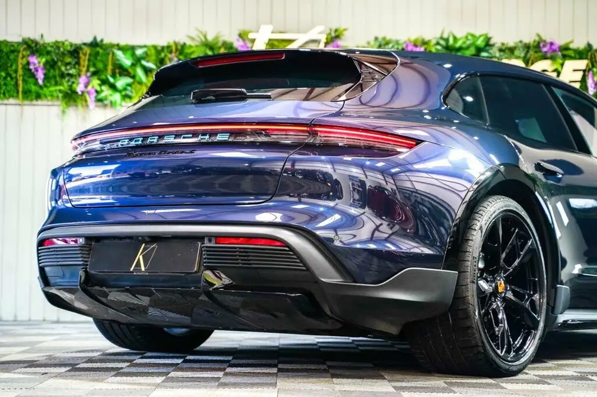 2023-porsche-taycan-e-turbo-s-cross-turismo-big-7