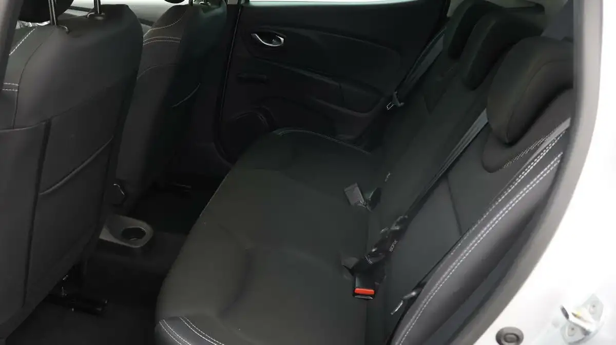 2019-renault-clio-15dci-iconic-90ps-ss-edc-auto-big-15