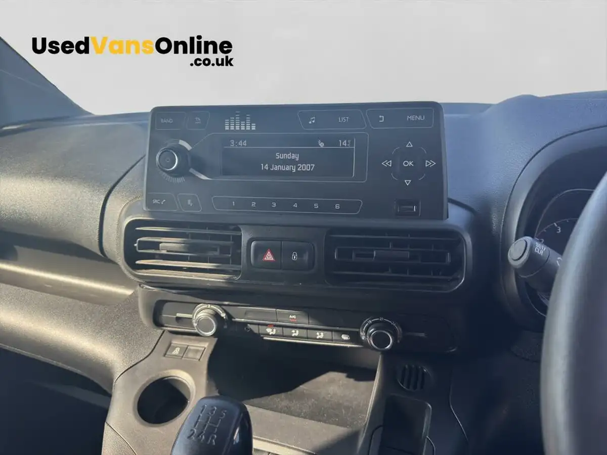 2019-vauxhall-combo-15cdti-sportive-2300-100pseu6d-t-l2h1-panel-big-14
