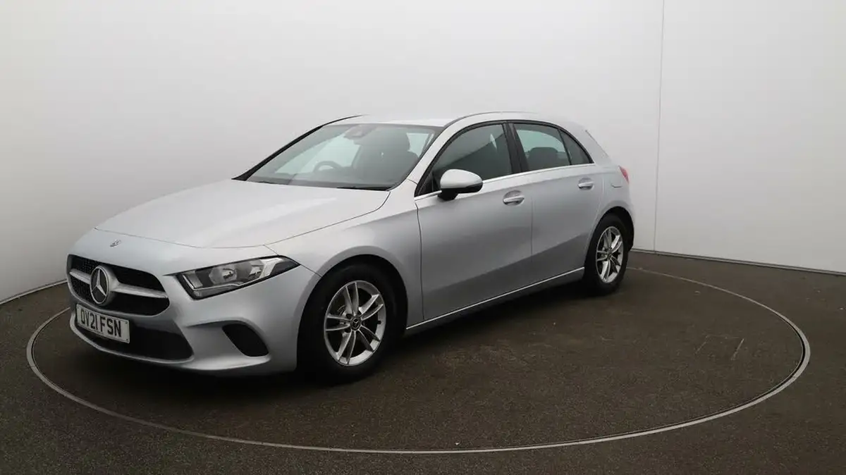 2021-mercedes-benz-a-class-13-a180-se-big-3