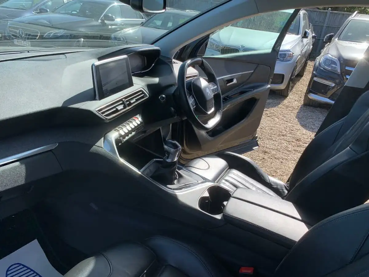 2020-peugeot-5008-suv-15-bluehdi-allure-big-35