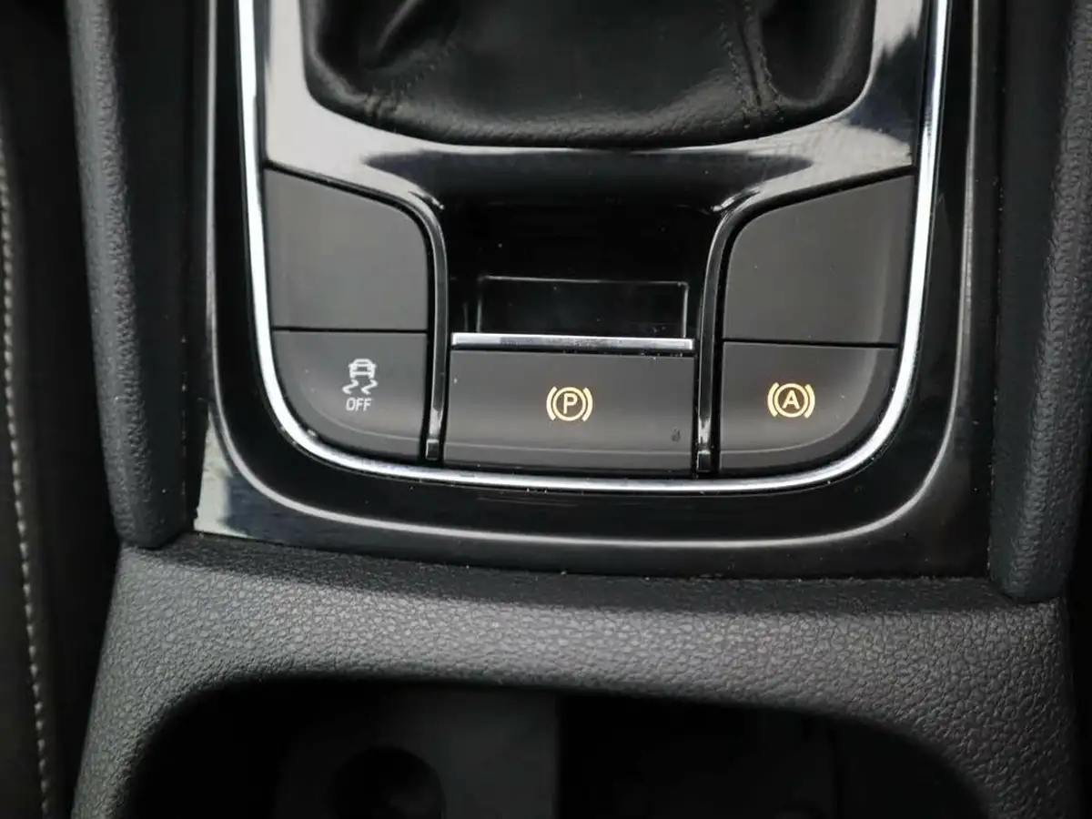 2020-skoda-karoq-15-tsi-se-big-29