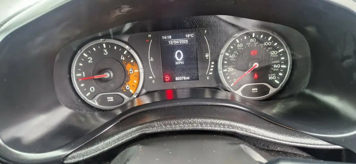 2015-jeep-renegade-16-multijet-ii-longitude-ss-big-14