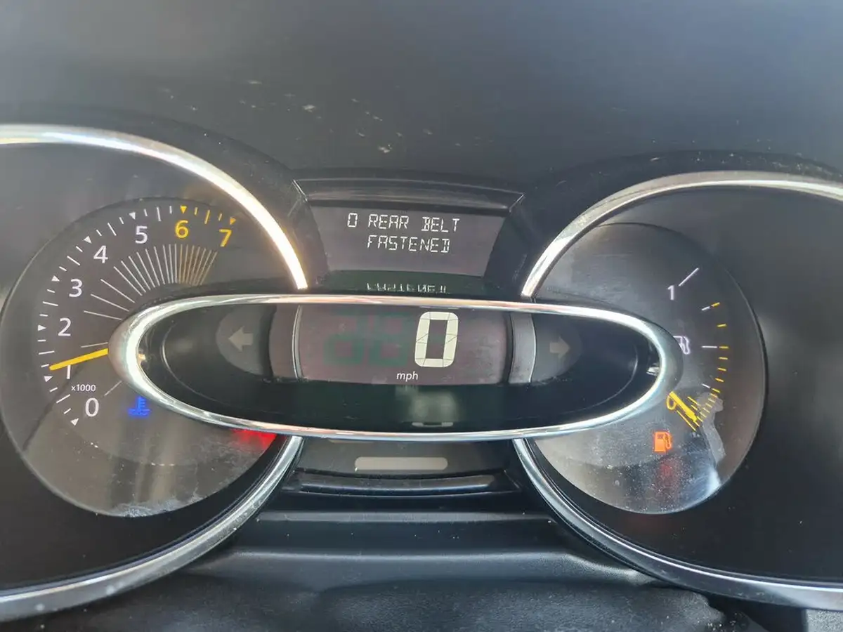 2014-renault-clio-12-dynamique-big-19