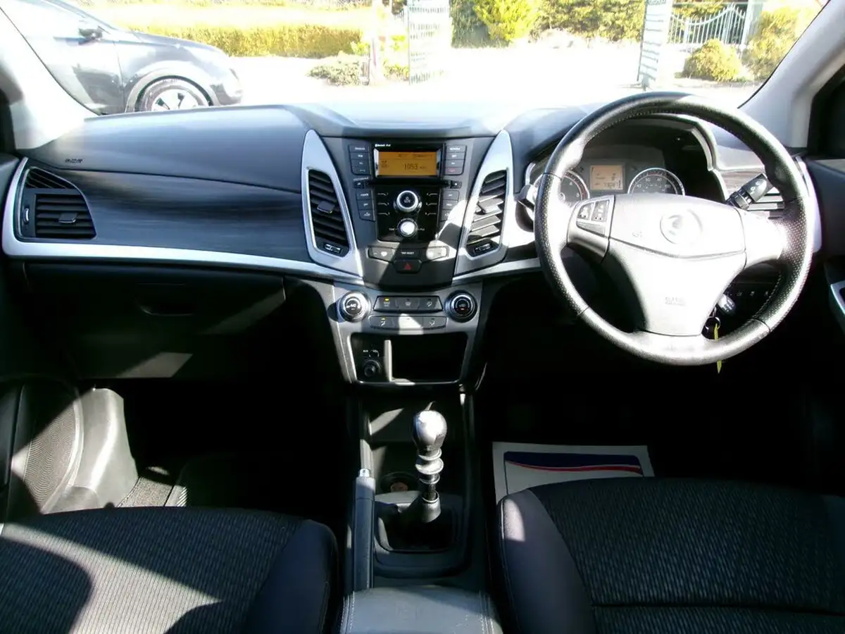2013-kgm-ssangyong-korando-20td-se4-big-9