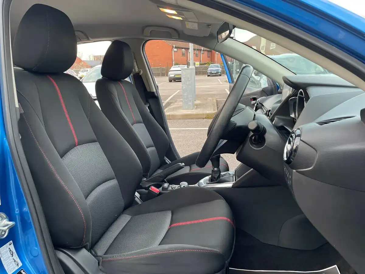 2015-mazda-mazda2-15-sport-nav-90ps-big-11