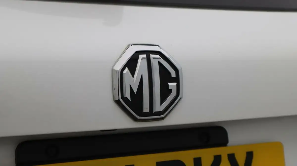 2022-mg-hs-15t-gdi-excite-162ps-dct-big-20
