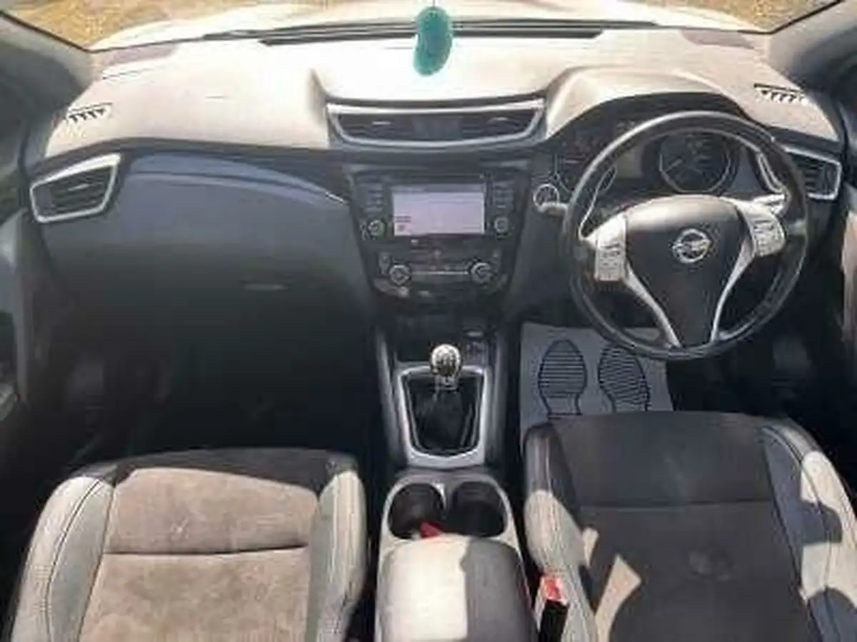 2017-nissan-qashqai-15dci-n-vision-18in-big-14