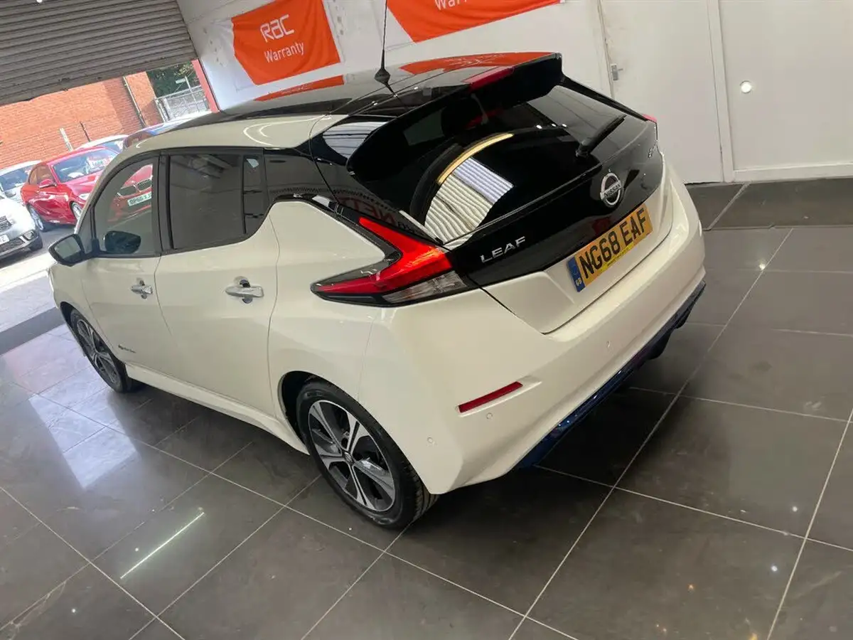 2019-nissan-leaf-e-tekna-big-22