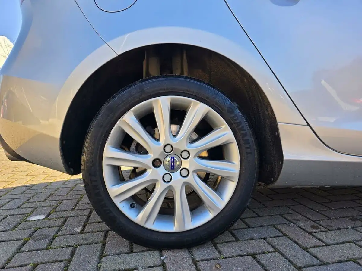 2015-volvo-v40-20td-d4-se-lux-geartronic-big-29