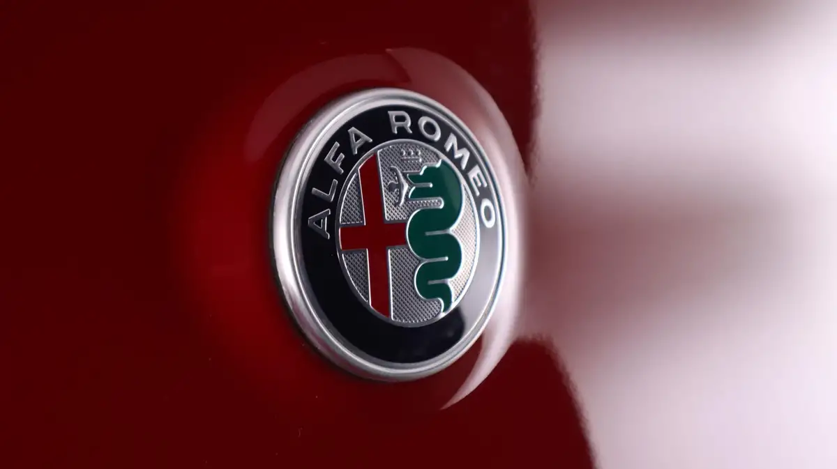 2018-alfa-romeo-stelvio-22td-speciale-207bhp-big-20
