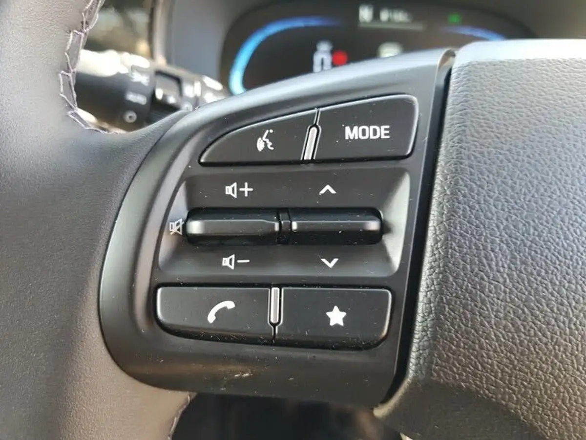 2024-hyundai-i10-10-premium-63ps-auto-big-15