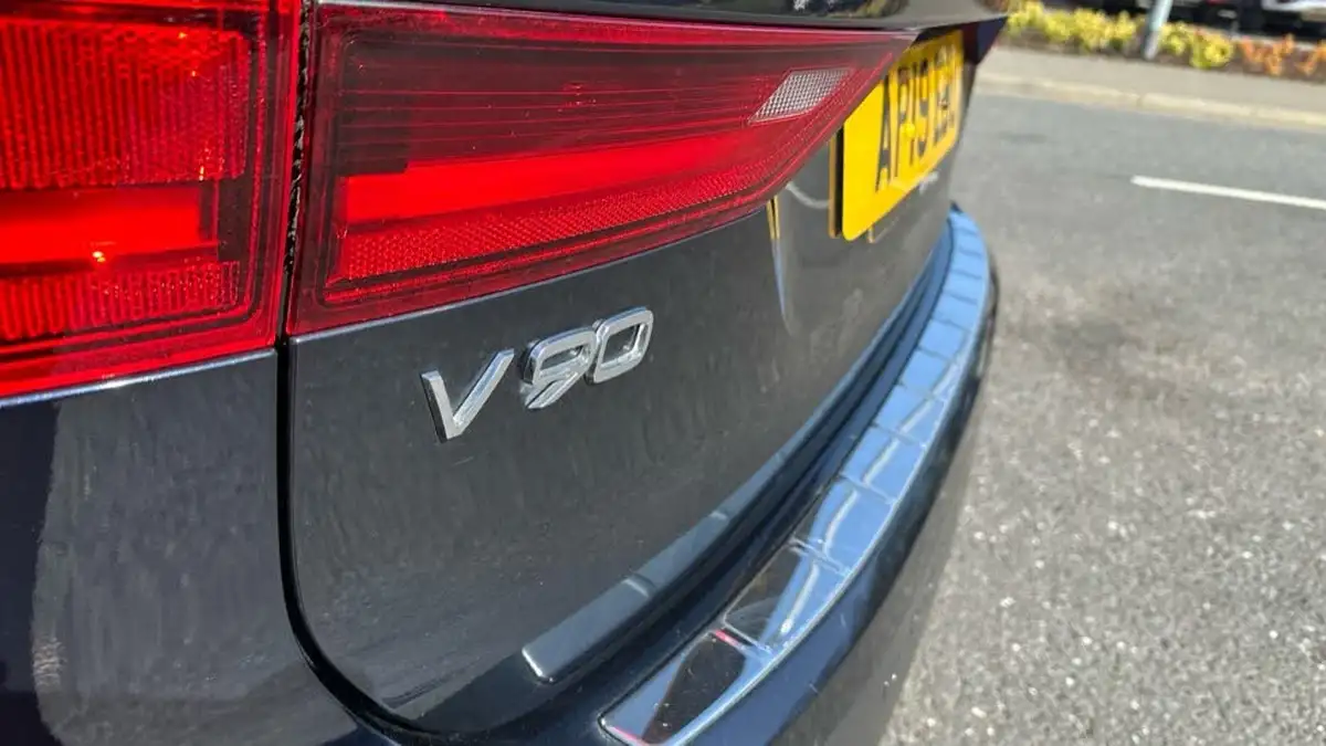 2019-volvo-v90-20-t5-cross-country-big-30
