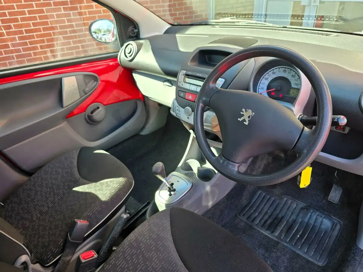 2010-peugeot-107-10-urban-5d-2-tronic-big-9