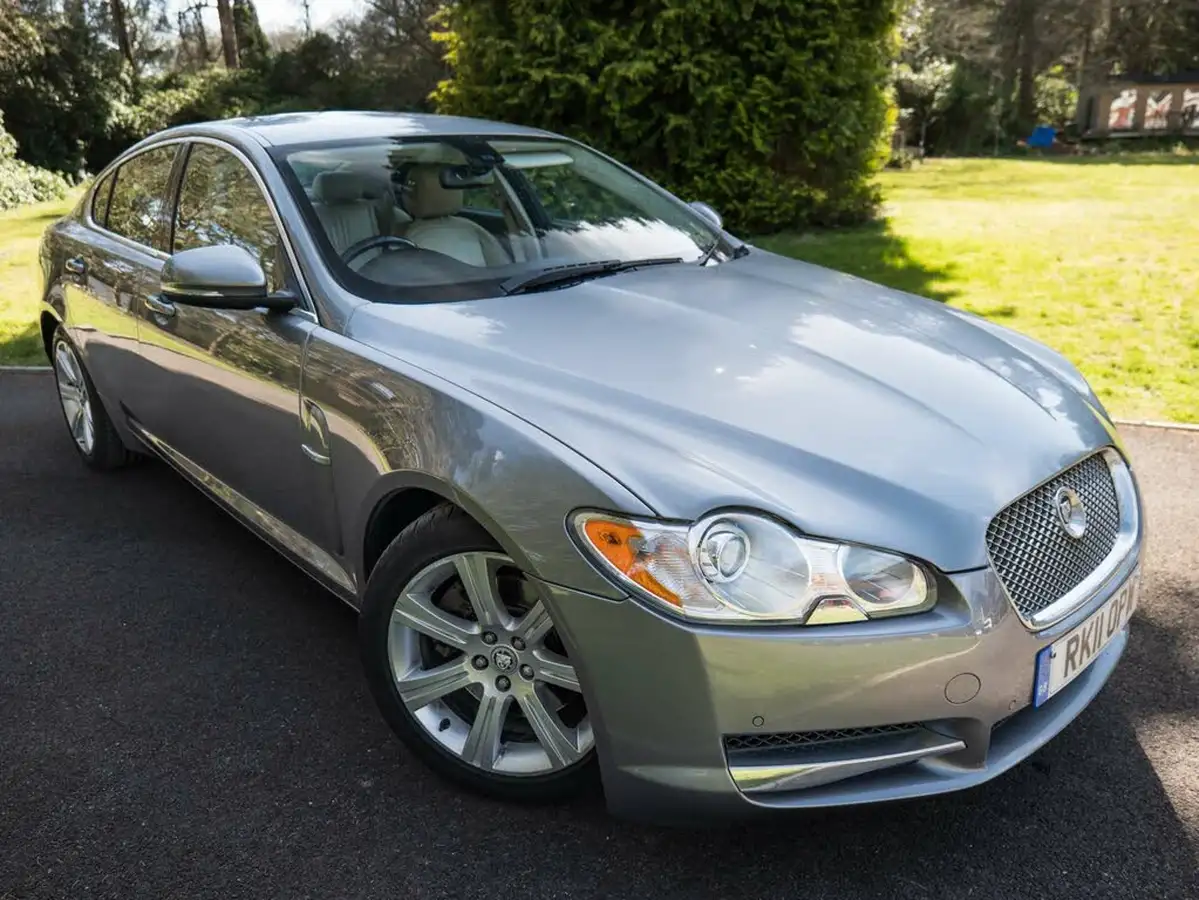 2011-jaguar-xf-30td-luxury-237bhp-big-0