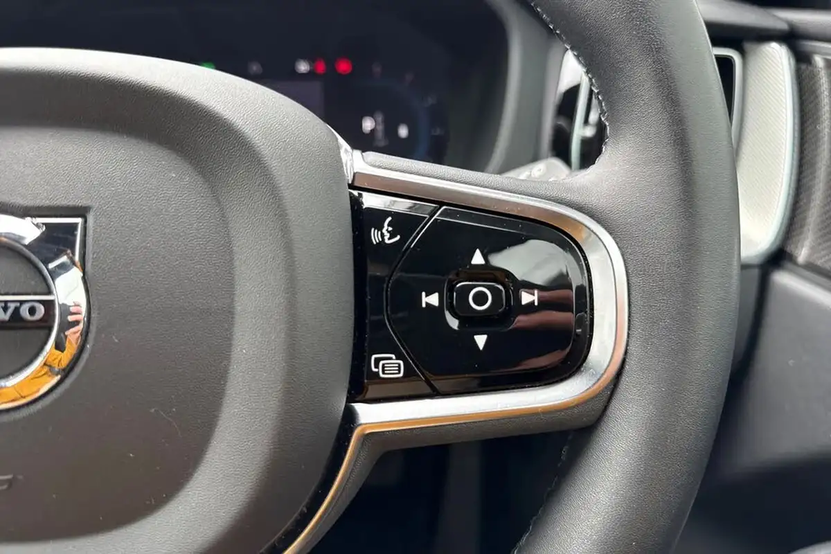 2023-volvo-xc60-20td-b4-plus-big-56