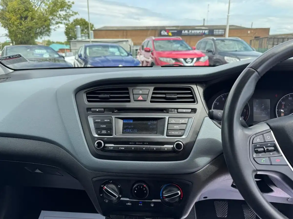 2016-hyundai-i20-12-blue-drive-se-hatchback-5d-big-18