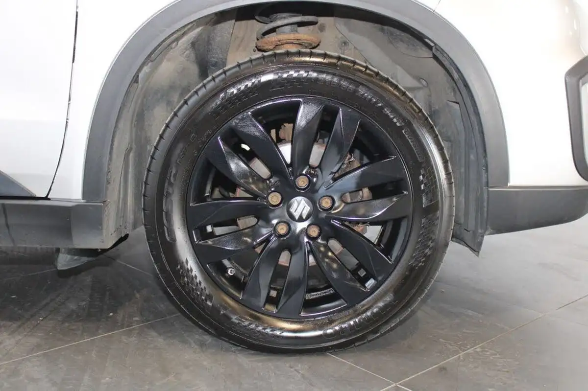 2018-suzuki-vitara-16-kuro-big-10