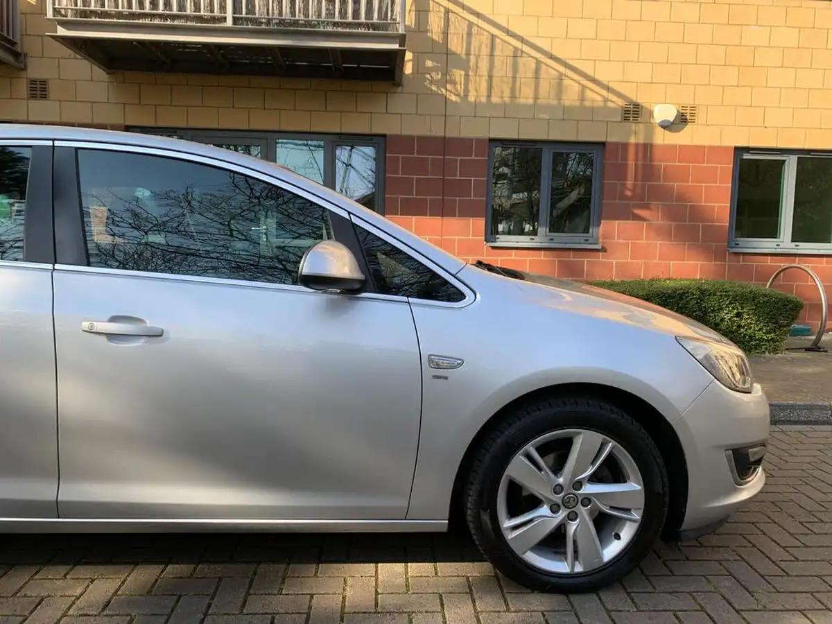 2013-vauxhall-astra-14-sri-turbo-140ps-1364cc-big-11